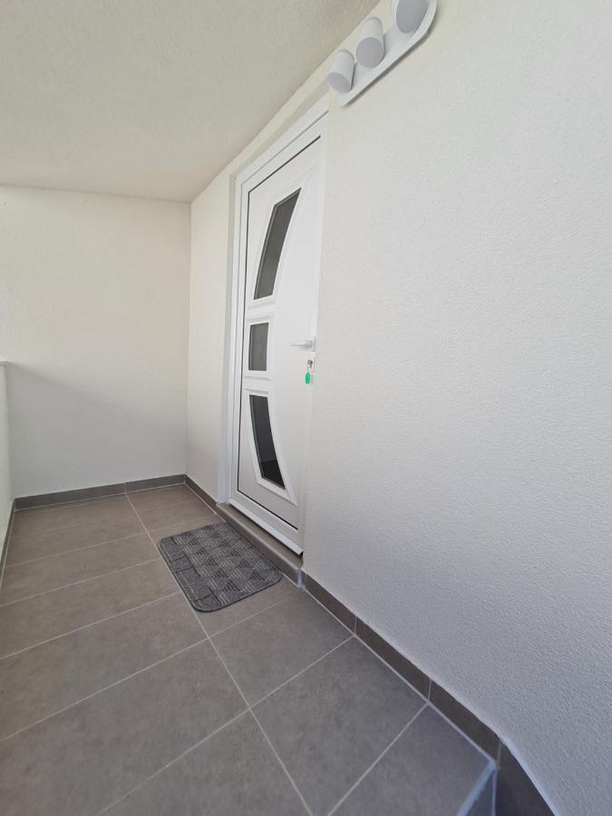 Demir Apartmani Donji Stoj Bagian luar foto