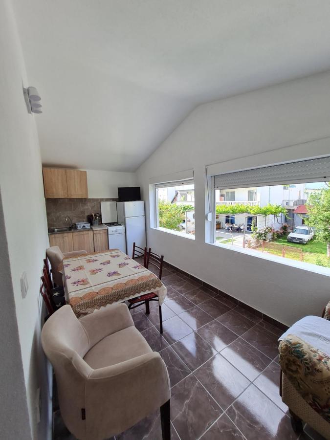 Demir Apartmani Donji Stoj Bagian luar foto