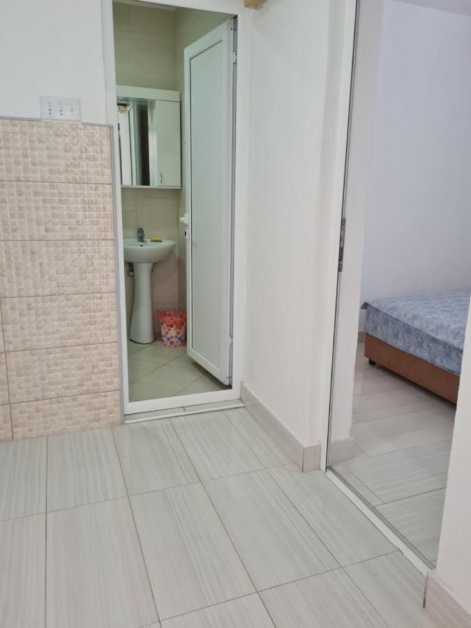 Demir Apartmani Donji Stoj Bagian luar foto