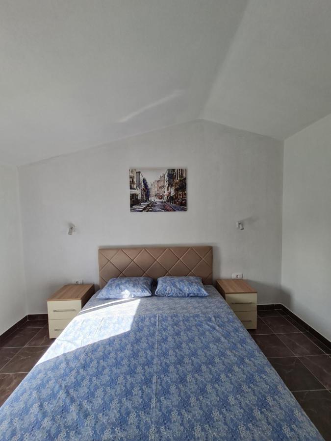 Demir Apartmani Donji Stoj Bagian luar foto